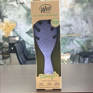 Wet Brush Go Green Detangler in Purple